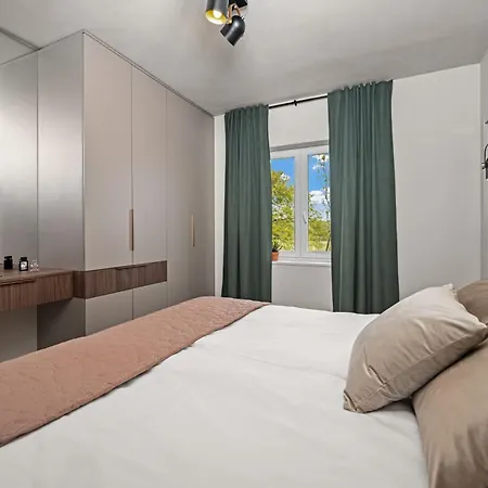 펜션 Family Friendly House With A Parking Space Ripenda Verbanci, - 24476 *
