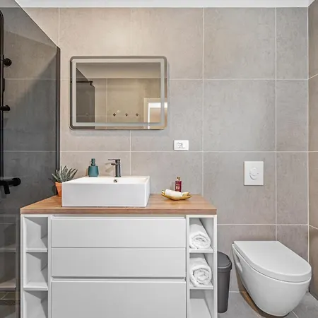 펜션 Family Friendly House With A Parking Space Ripenda Verbanci, - 24476 *