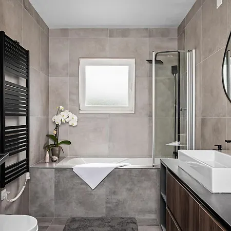 펜션 Family Friendly House With A Parking Space Ripenda Verbanci, - 24476 라빈
