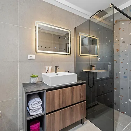 Family Friendly House With A Parking Space Ripenda Verbanci, - 24476 펜션